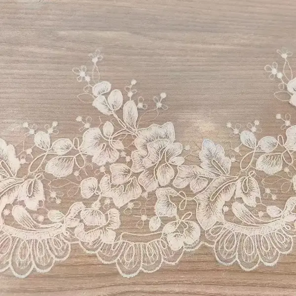 Lace bordado de poliéster de malla de malla clásica para ropa para mujeres
